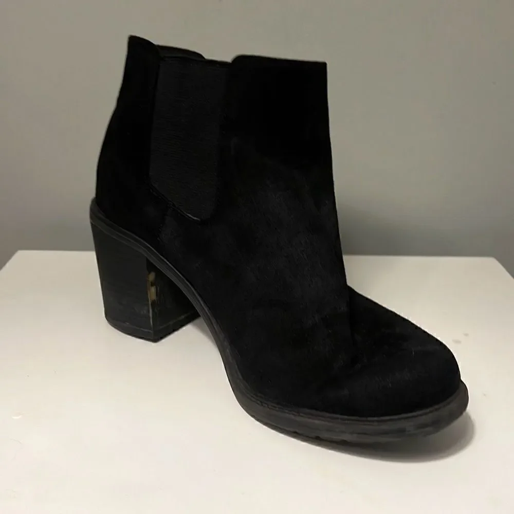 Merona Women's Black Classic Wedge Heel Slip On Slimming Ankle Boots Size 8